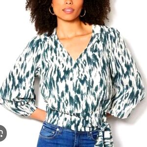 Evereve Green Ikat Pattern Carson Balloon Sleeve Top, Size S